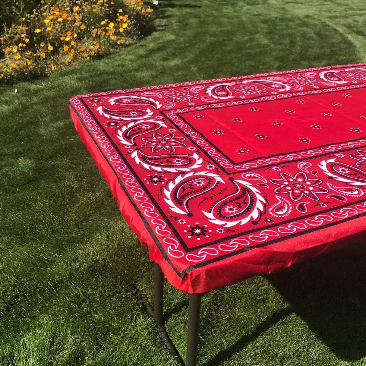Red Bandana 8 Foot Fitted Tablecloth on Picnic Table in Green Lawn Setting