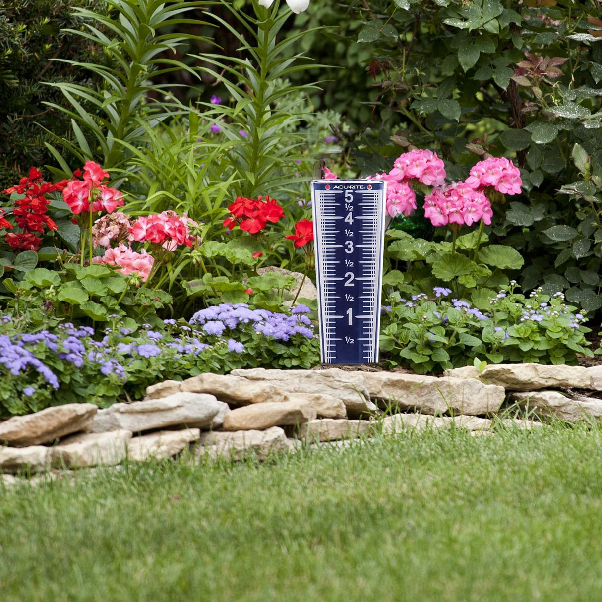 AcuRite Magnifying Rain Gauge - Water Magnifies Numbers Over 35%